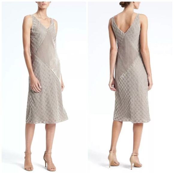 Banana Republic Heritage Women's Velvet Dot Textured Midi Dress Gray Size 2 - Picture 1 of 12